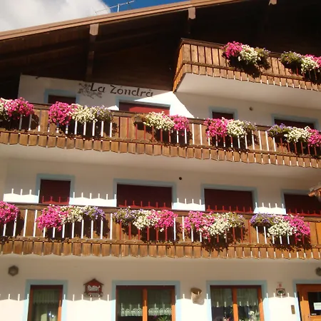Garni La Zondra Hotel